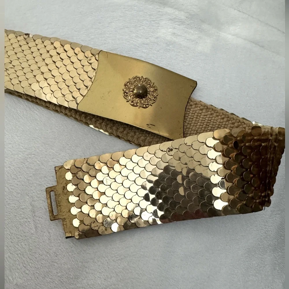 Vintage Gold Fish Scale 70’s Stretch Belt 80’s Kitsch Fun Glamorous - Picture 1 of 12